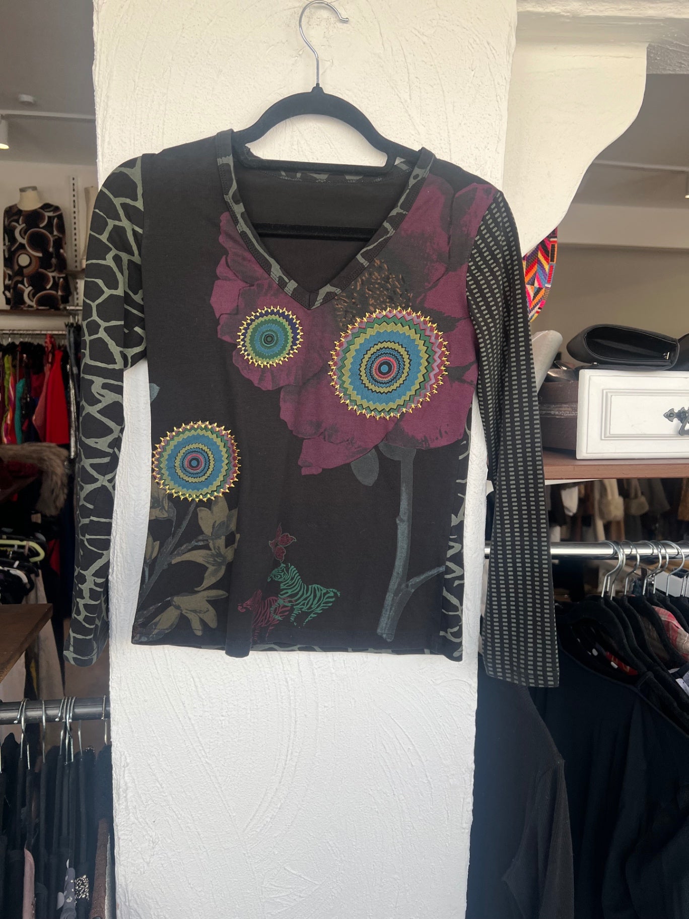 T-Shirt S Schwarz mit bunten Mustern