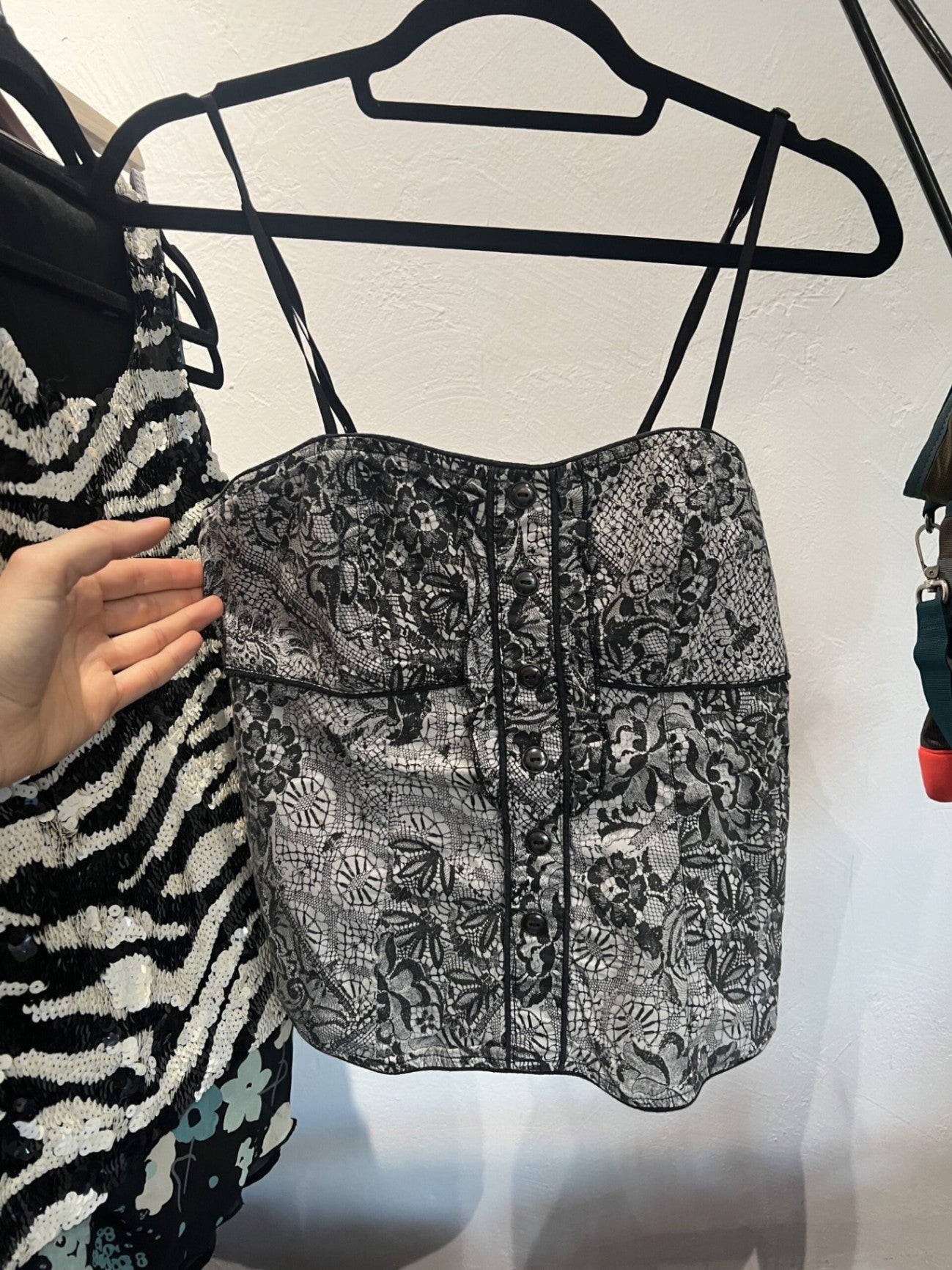 Patrice Breal Cami Top 38 Schwarz und Weiß