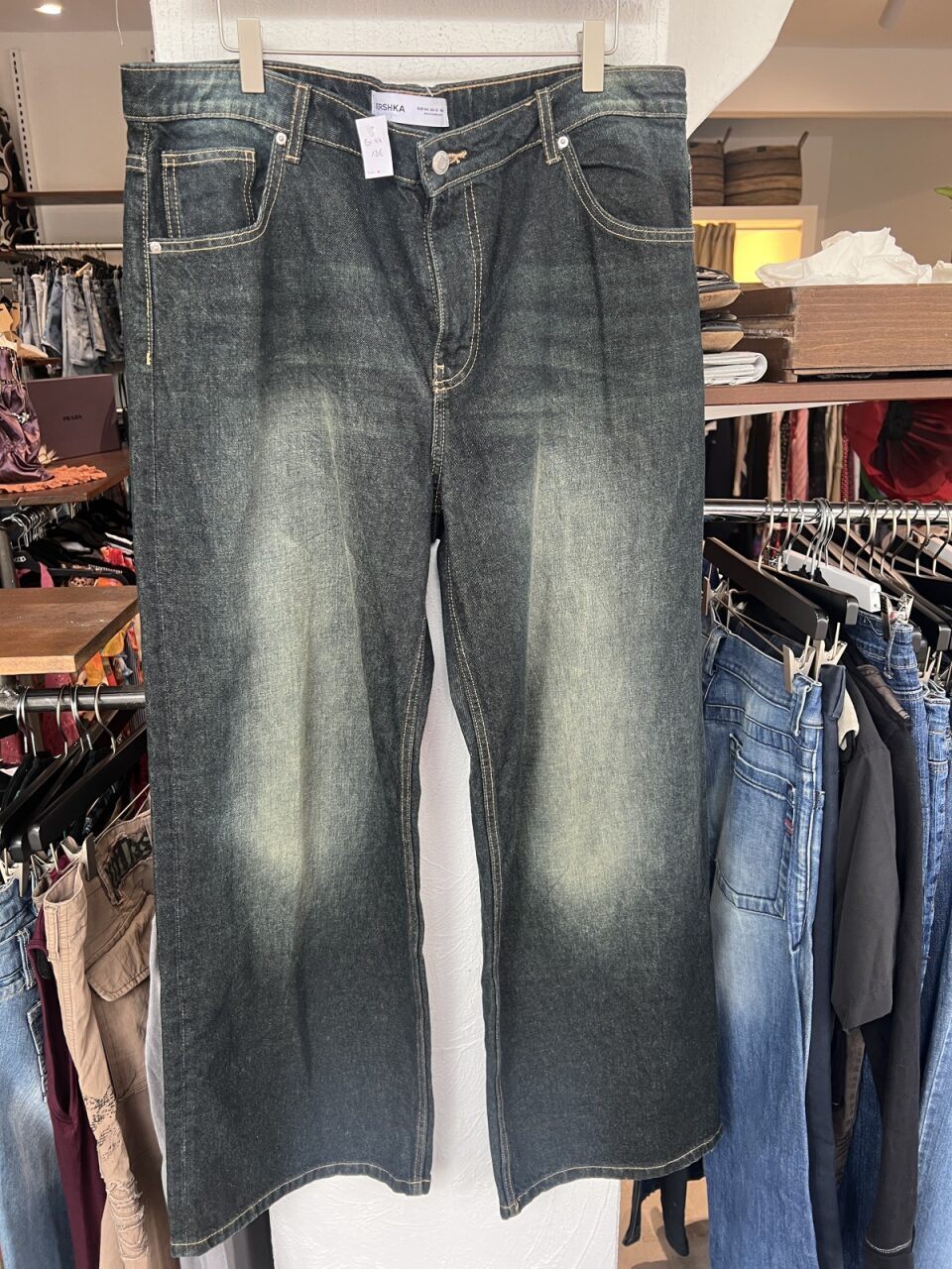 Bershka Jeans 44 Dunkelblau mit ausgewaschenen Stellen