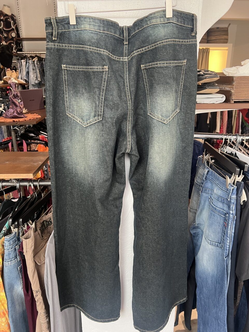 Bershka Jeans 44 Dunkelblau mit ausgewaschenen Stellen