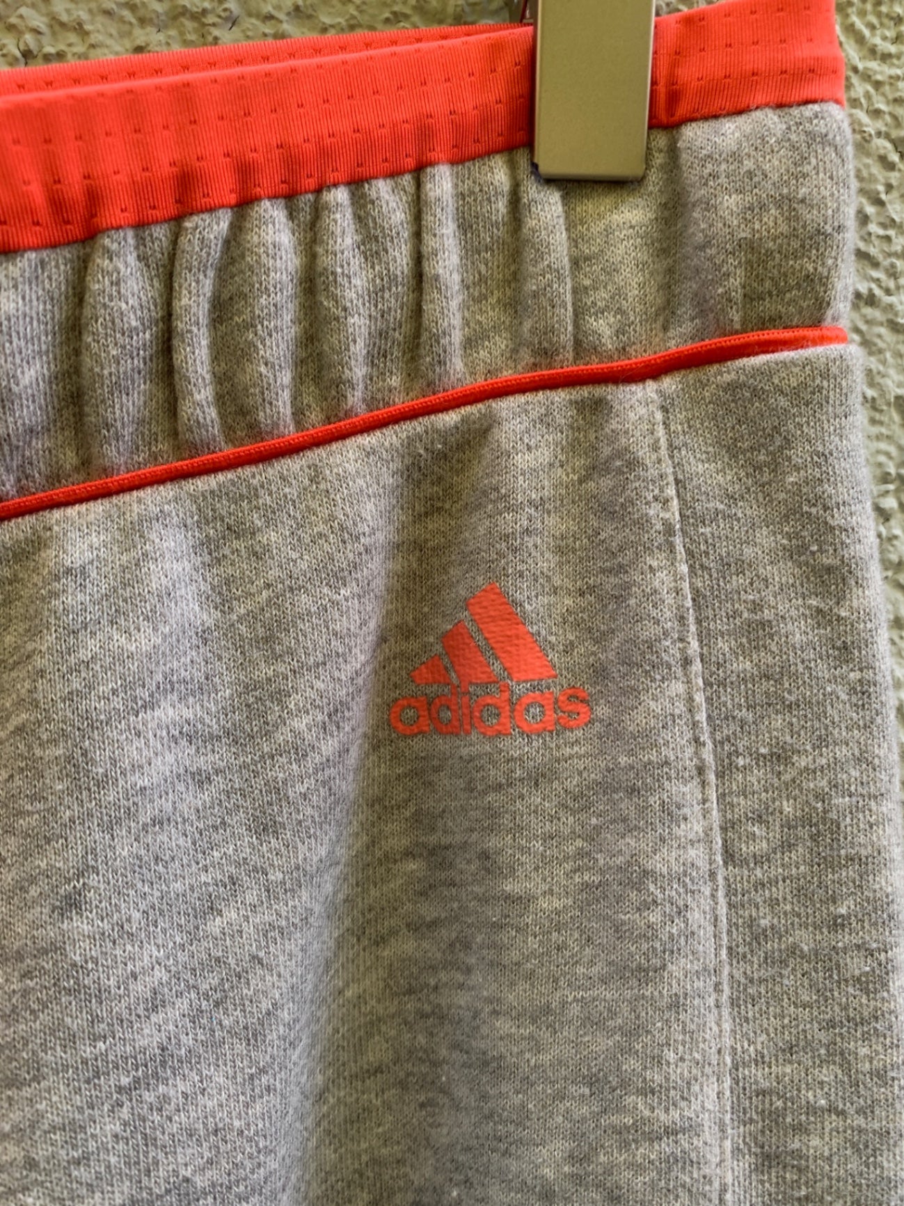 adidas Capri Jogger XS Grau mit neon Details