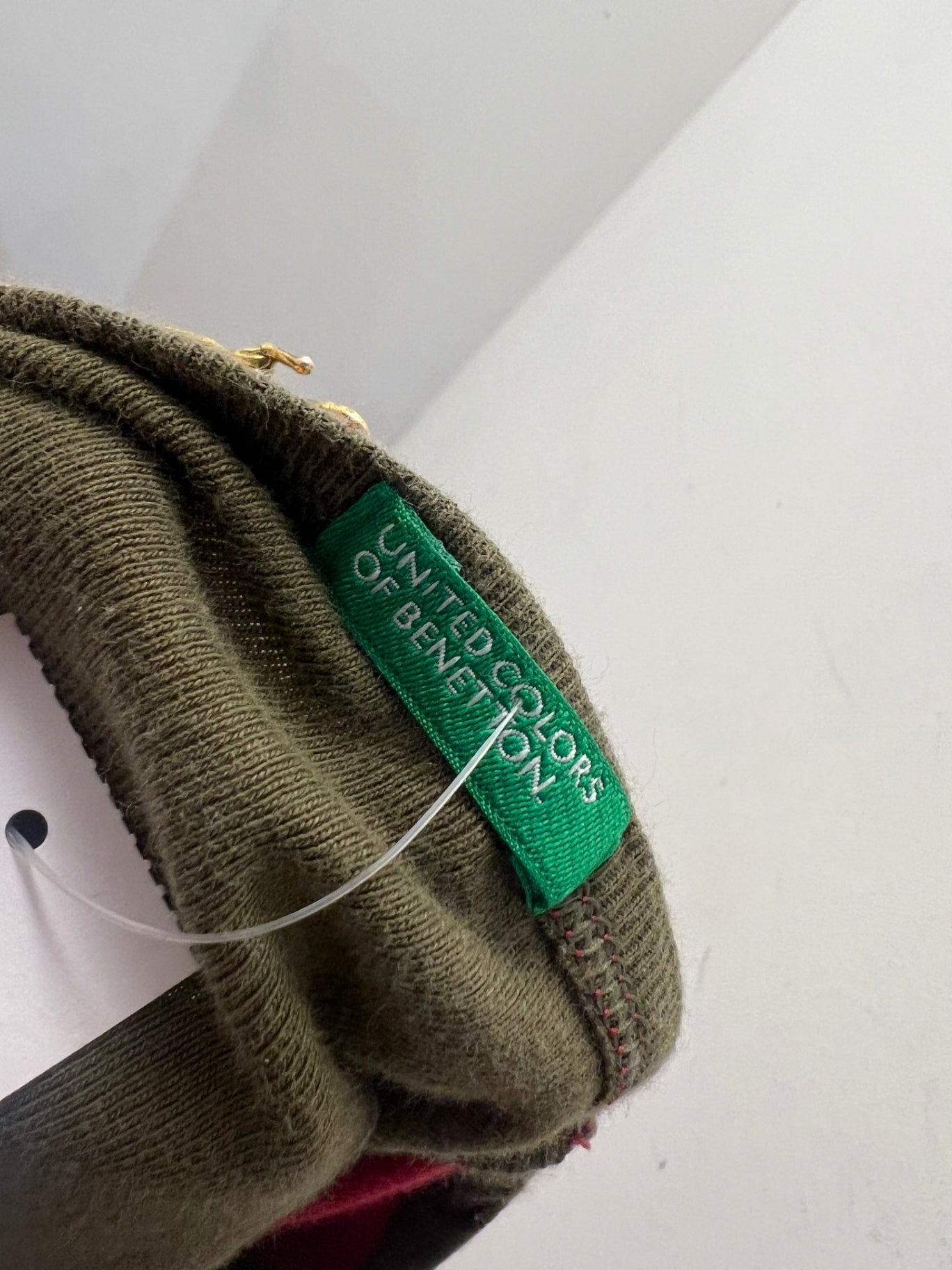 Benetton Sweatshirt S Khaki- und Rotfarben