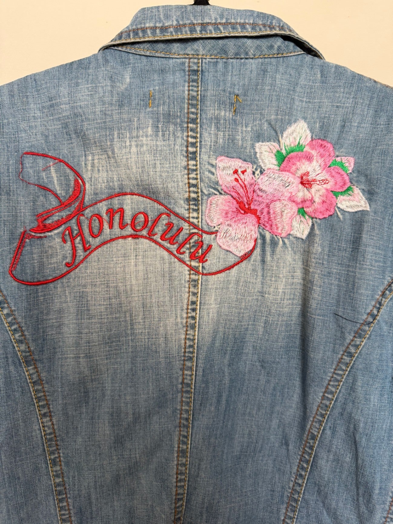 Jeansjacke L Blau mit Blumenverzierungen