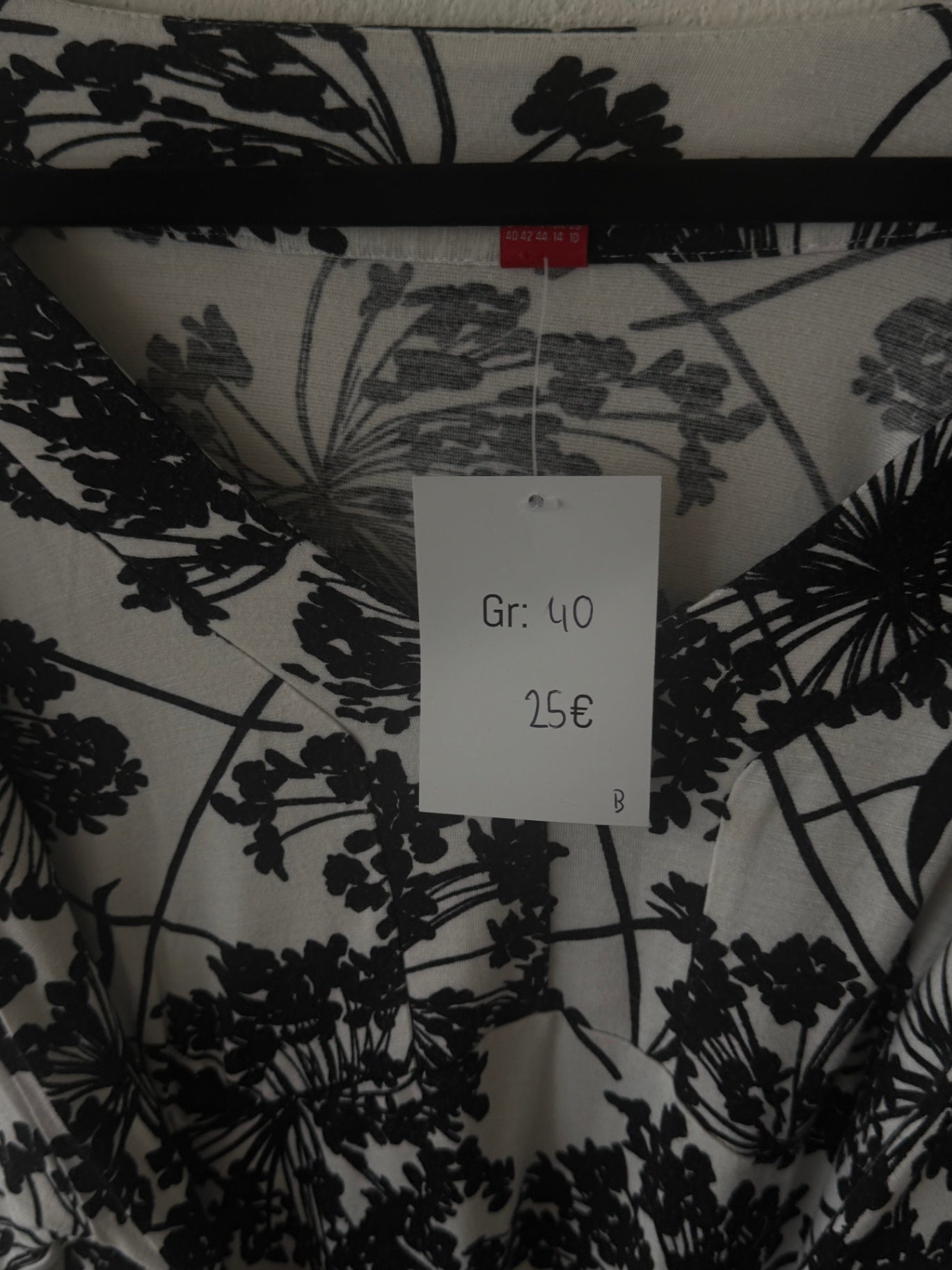 Kleid 40 Weiß mit schwarzem Blumenmuster