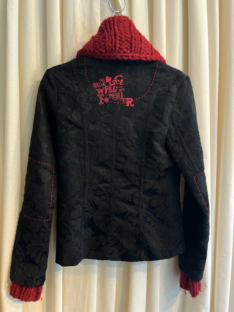 Blazer S Schwarz mit rotem Innenfutter