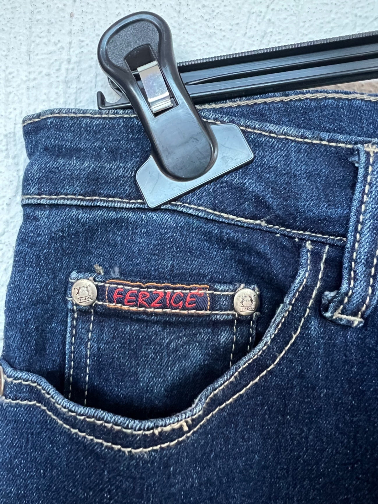 Ferzige Jeans 36 Dunkelblau mit Blumen