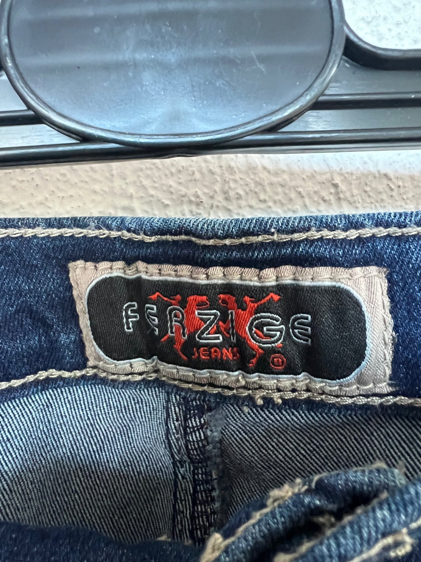 Ferzige Jeans 36 Dunkelblau mit Blumen