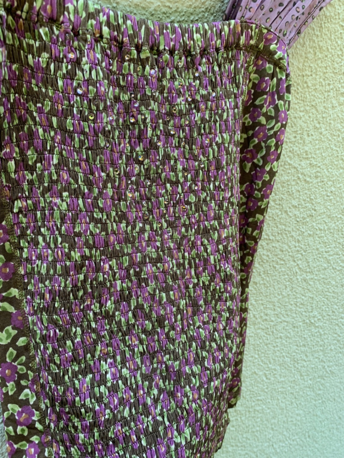 a Oberteil S Violett und Grün mit Blumenmuster