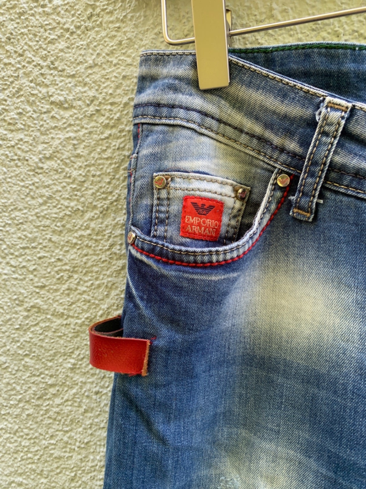 Armani Jeans S Blau mit Verwaschung und Used-Effekten