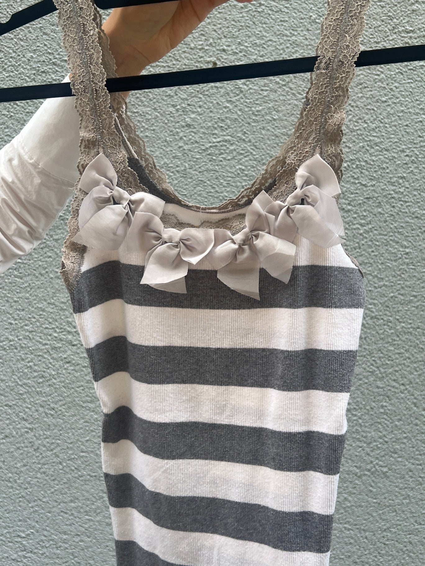 Hollister Top M Grau-Weiß