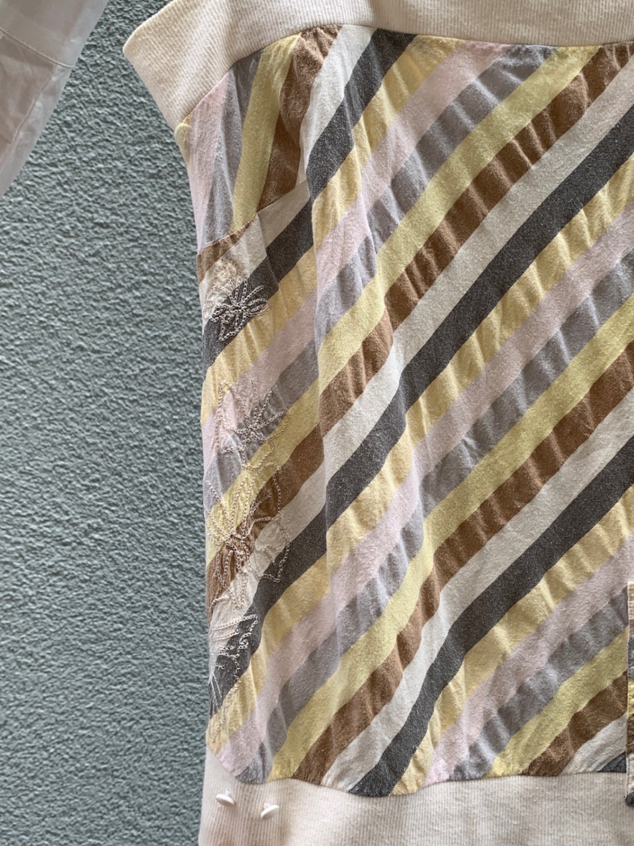 Object Top S Beige mit braunen, gelben, blauen Streifen