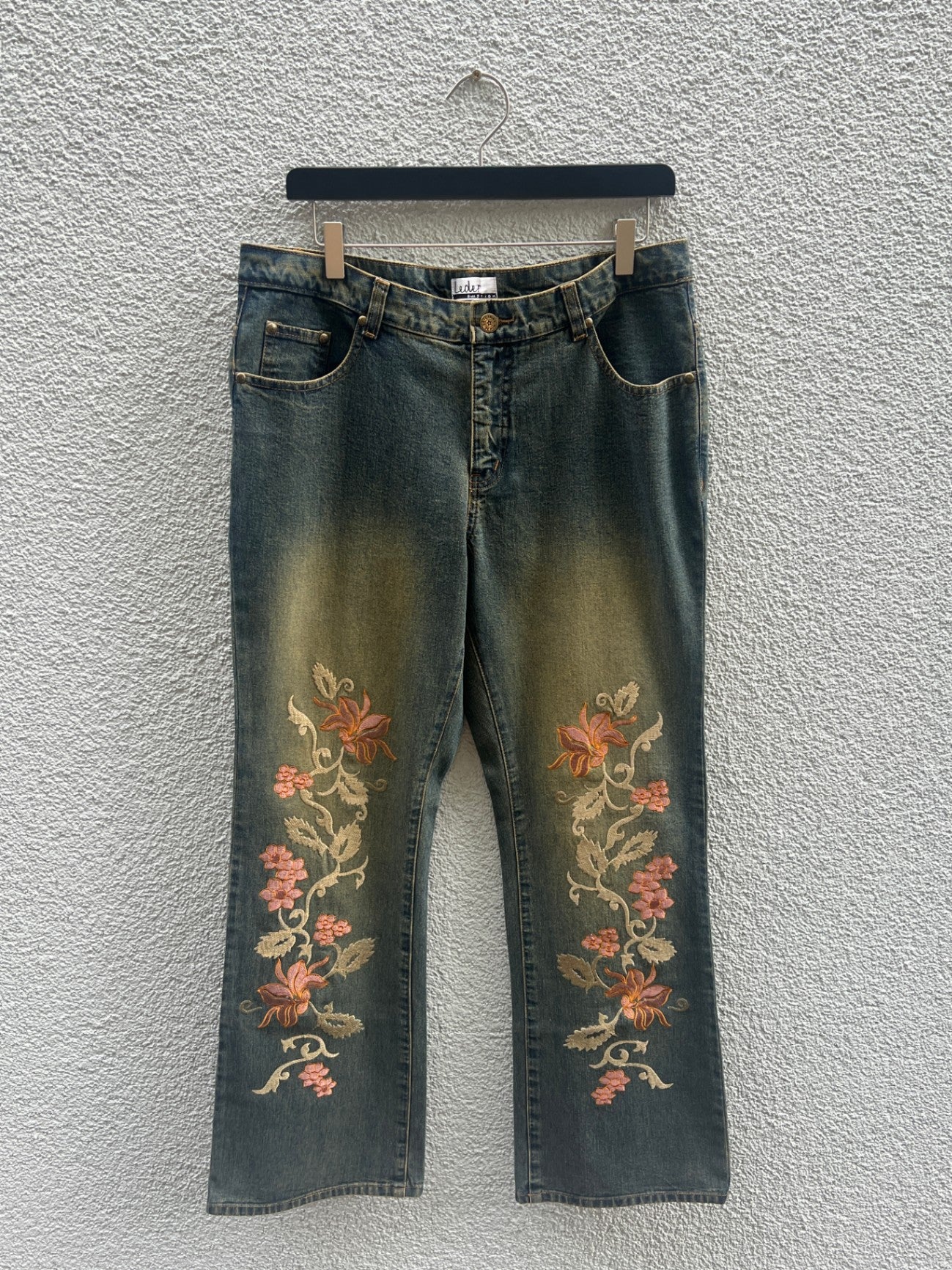 Leder emotion Jeans L Blau mit Blümchenstickerei in Rosa und Orange
