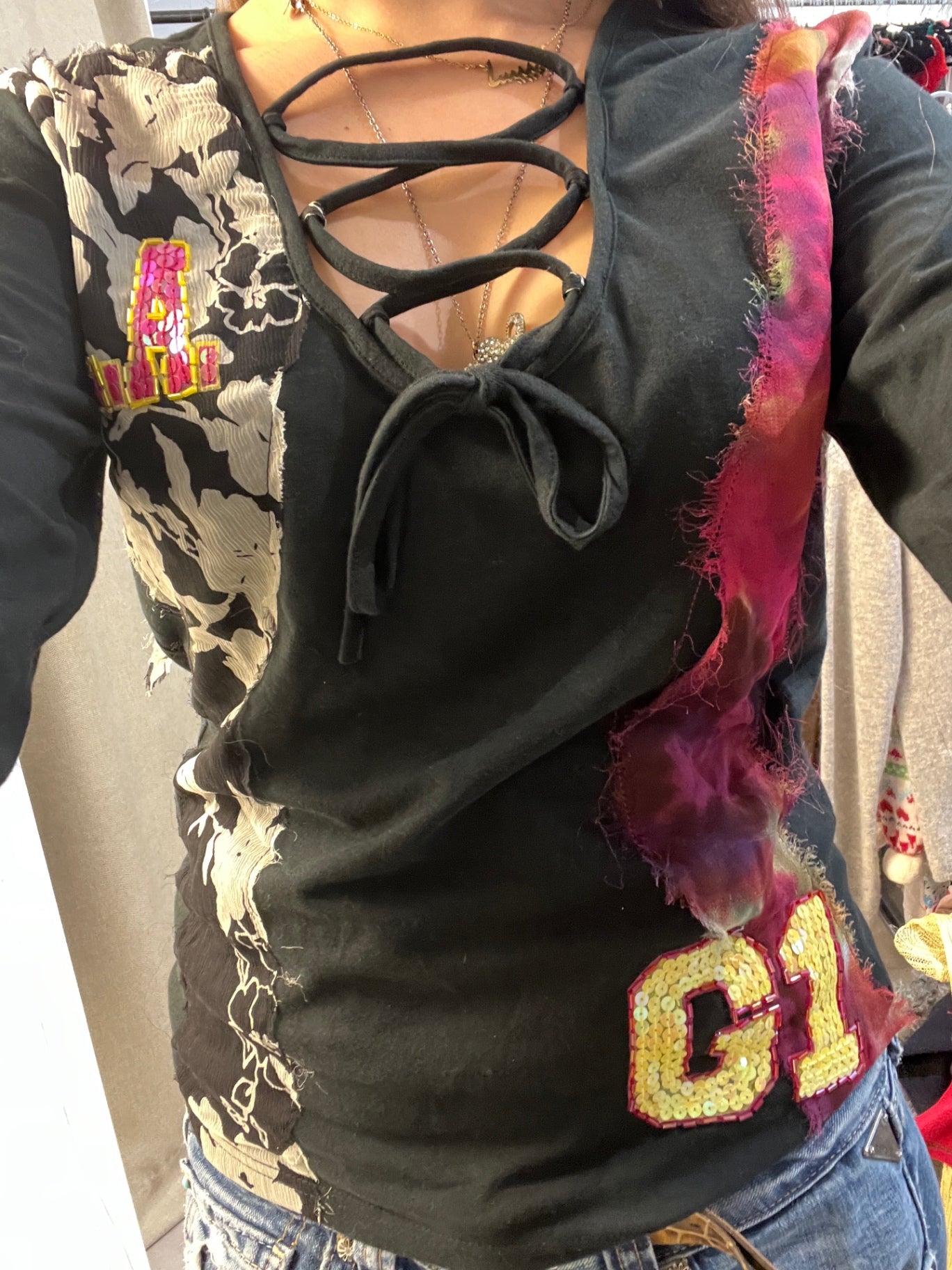 Guru Oberteil M Schwarz mit buntem Detail