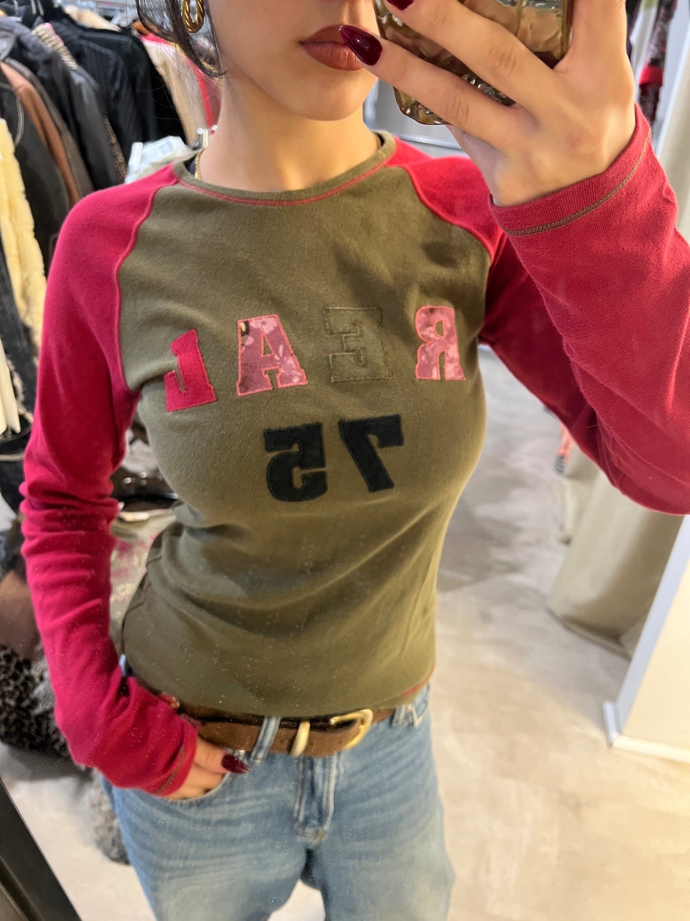 Benetton Sweatshirt S Khaki- und Rotfarben