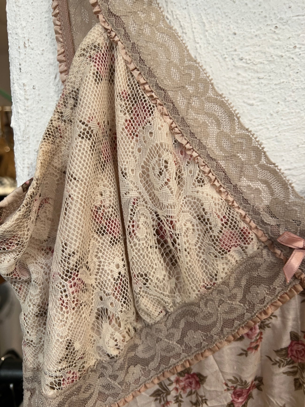 Top S Beige mit rosa und grünen Blumenmuster