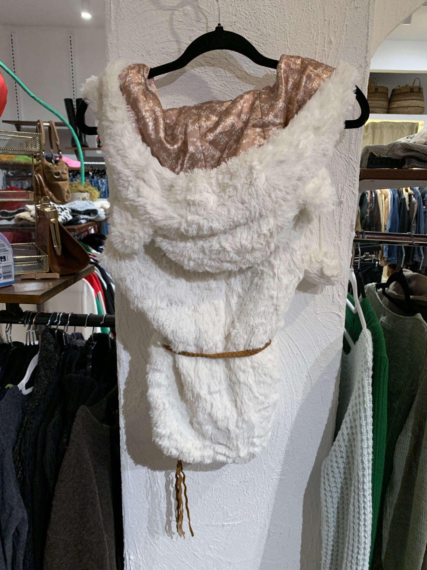 Madonna Fellweste L Weiß Creme