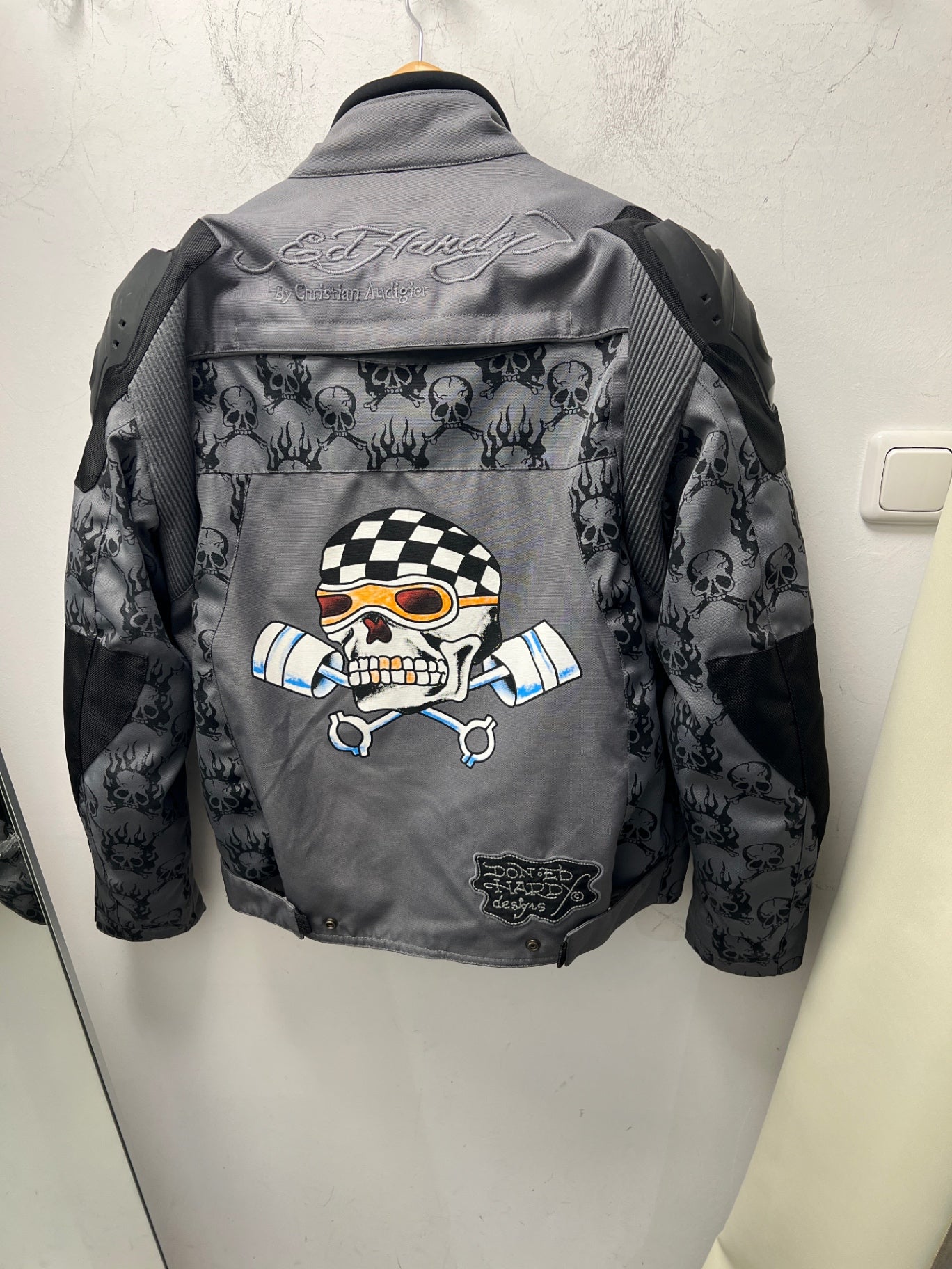 Ed Hardy Jacke L Grau