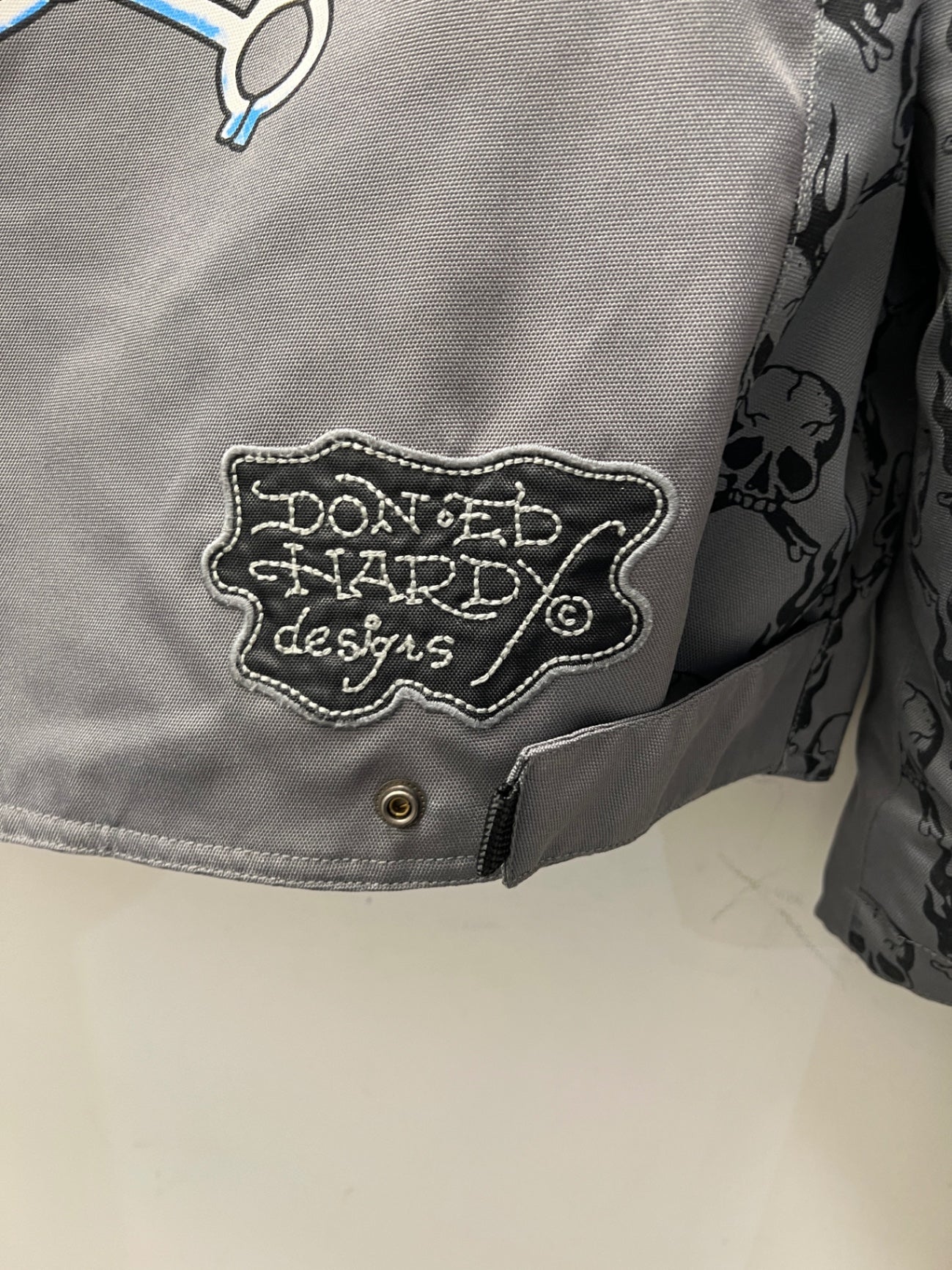 Ed Hardy Jacke L Grau