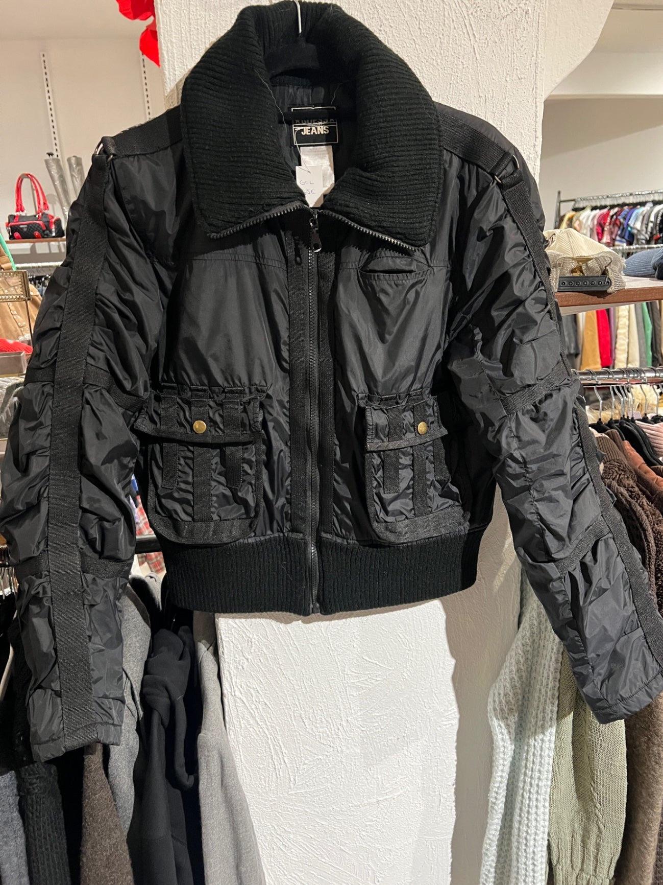 GUESS Jeans Bomberjacke L Schwarz mit Raffungen