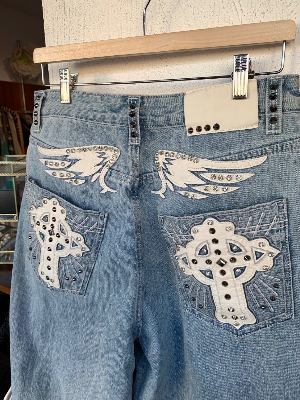 Jaded London Baggy Jeans W30 Hellblau mit Engelsflügeln und Nieten