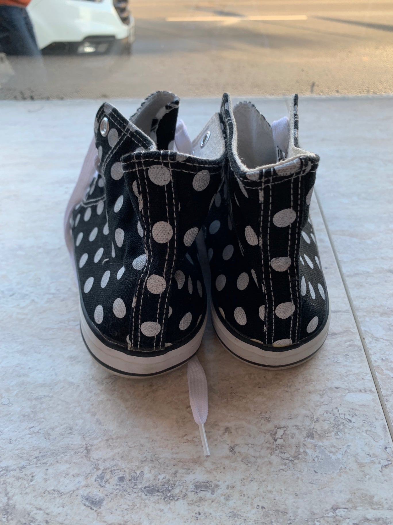 SPORT Sneaker 39 Schwarz und Weiß Polka Dot