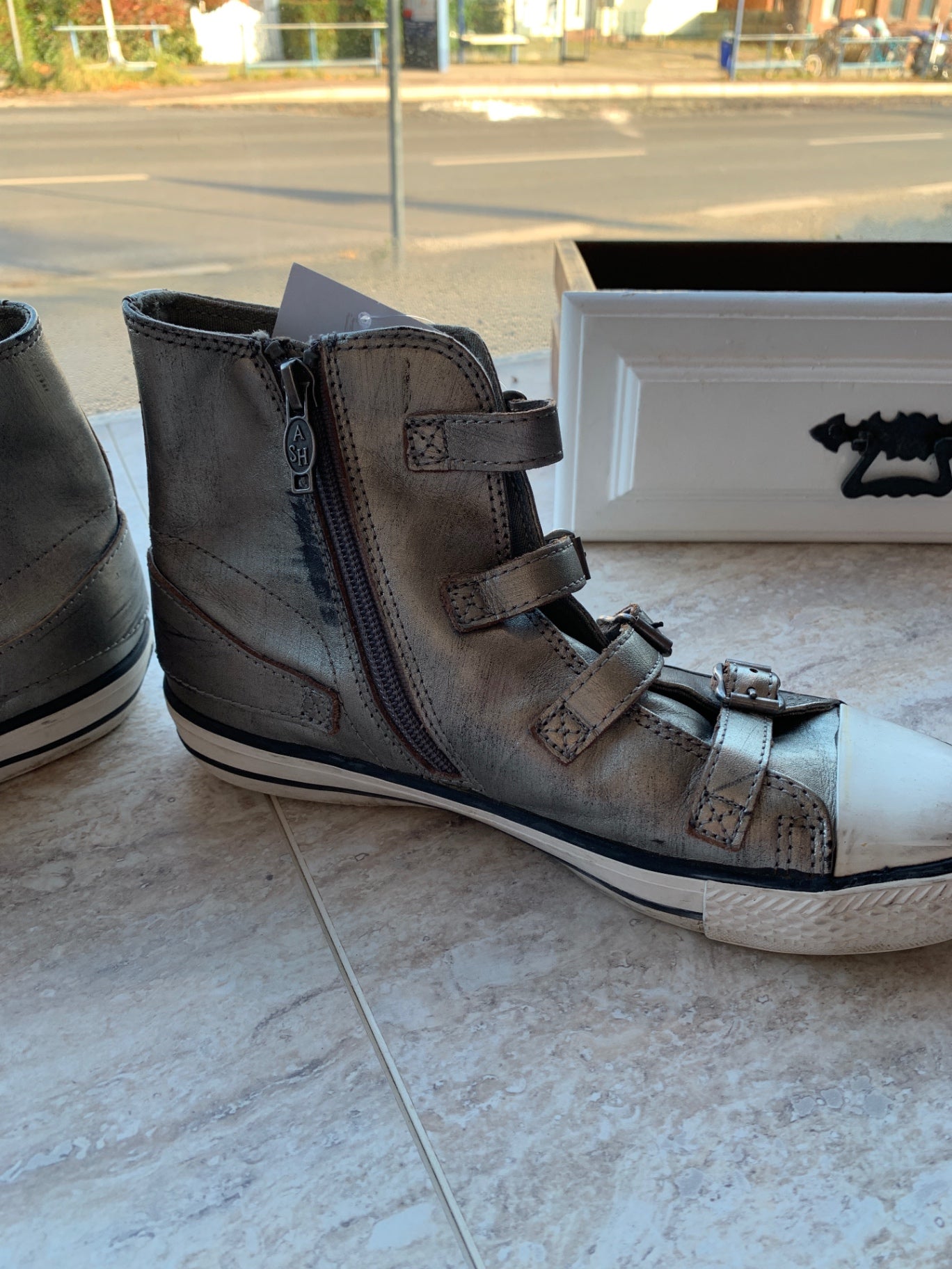 Ash Sneaker 38 Silber mit Schnallen