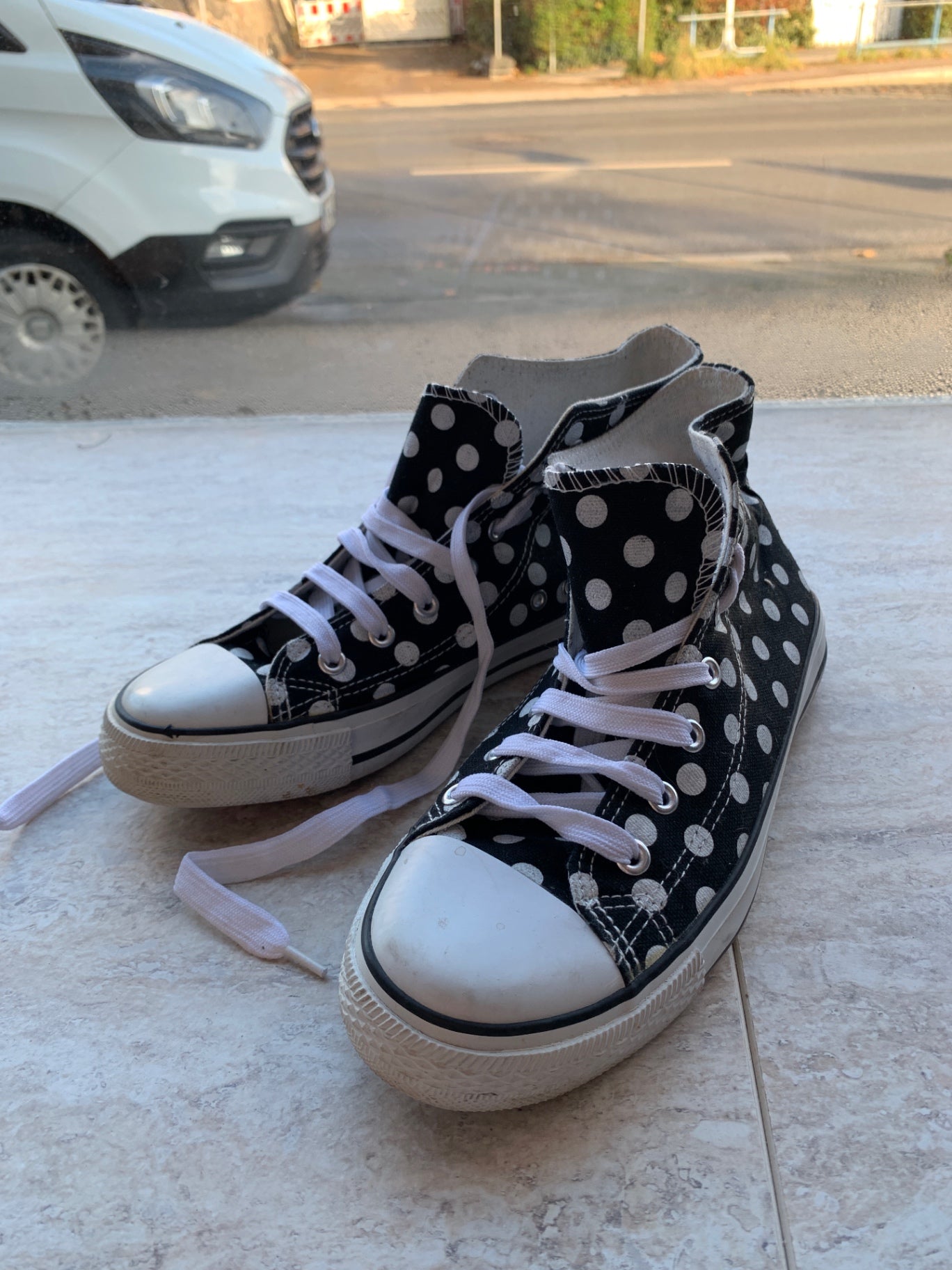 SPORT Sneaker 39 Schwarz und Weiß Polka Dot