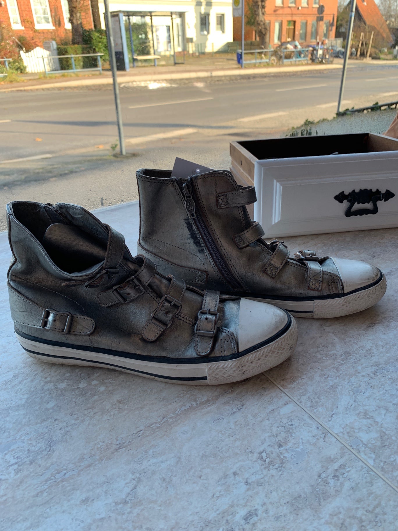 Ash Sneaker 38 Silber mit Schnallen