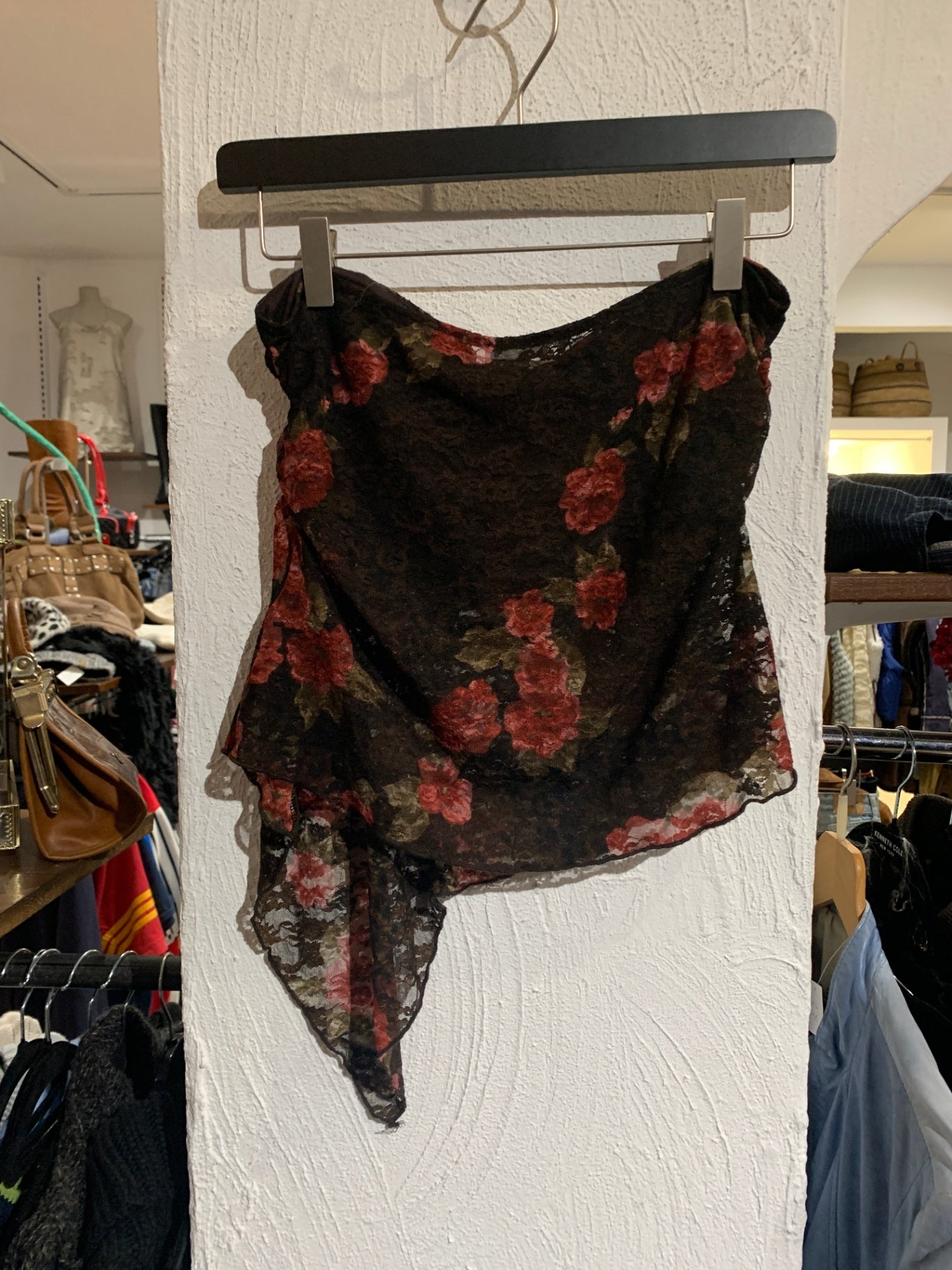 Kimchi Blue Tube Top M Schwarz mit rotem und grünem Blumenmuster