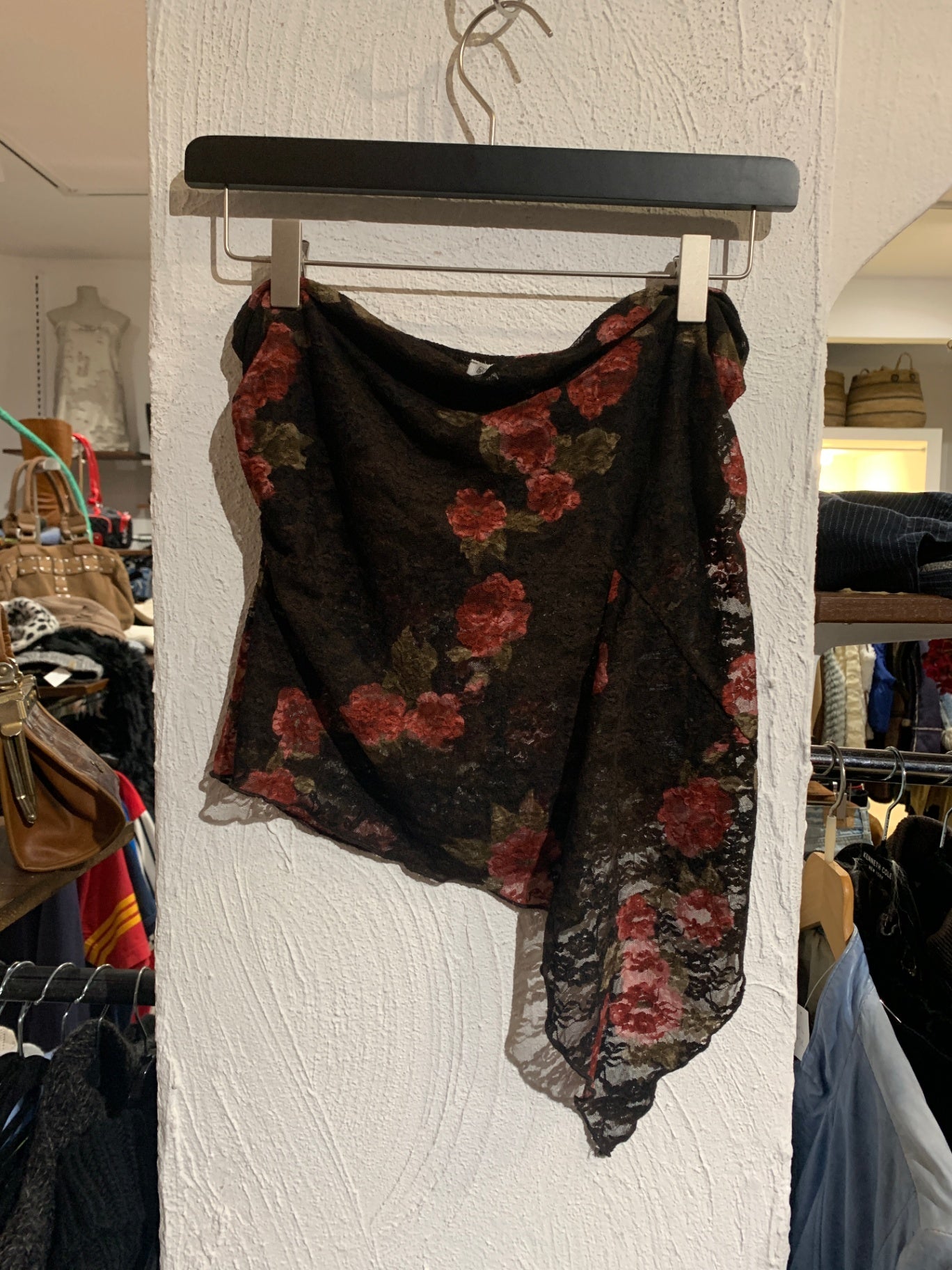 Kimchi Blue Tube Top M Schwarz mit rotem und grünem Blumenmuster