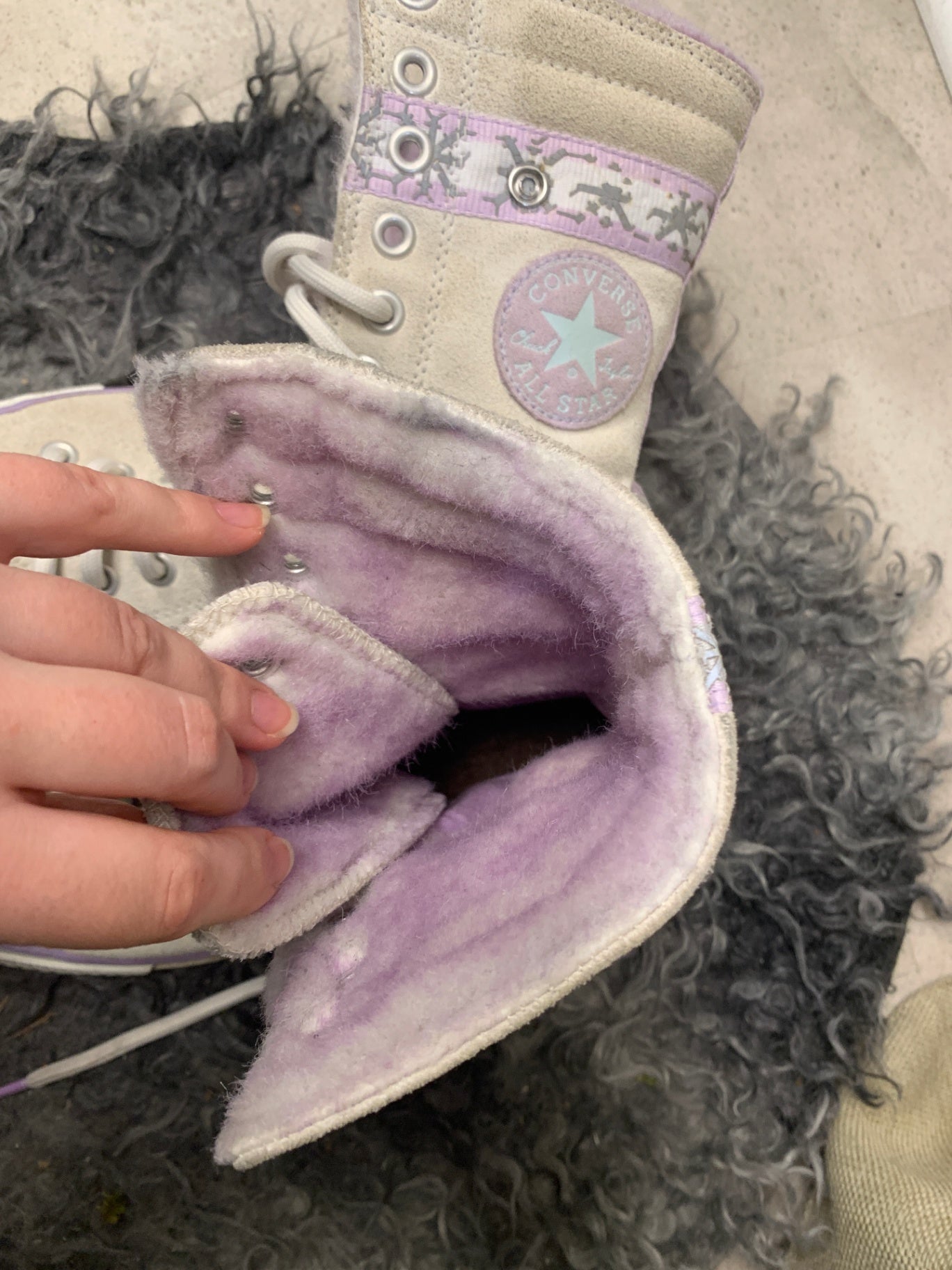 Converse Sneaker 39 Beige mit rosa-lila Fell und Schneeflocken