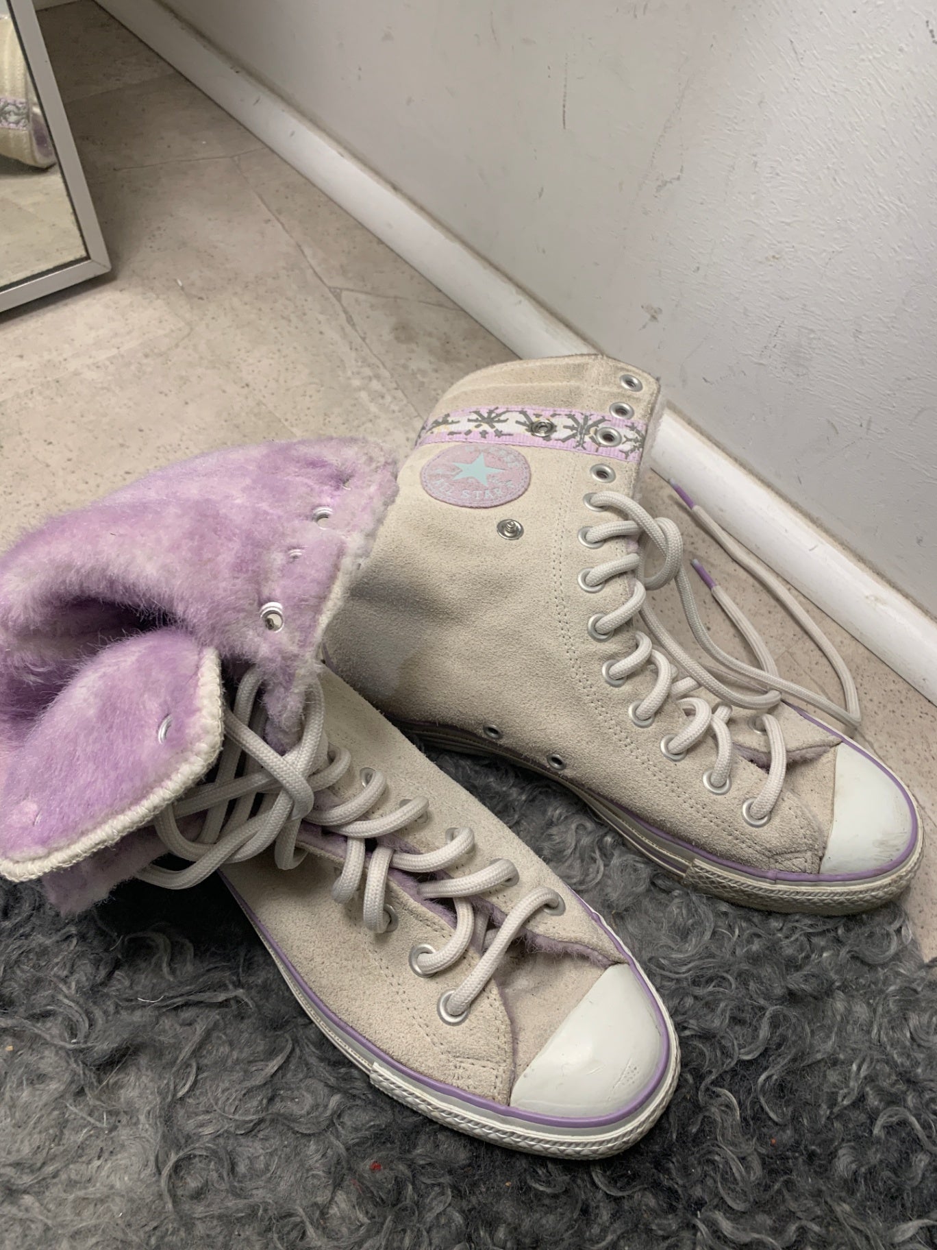 Converse Sneaker 39 Beige mit rosa-lila Fell und Schneeflocken