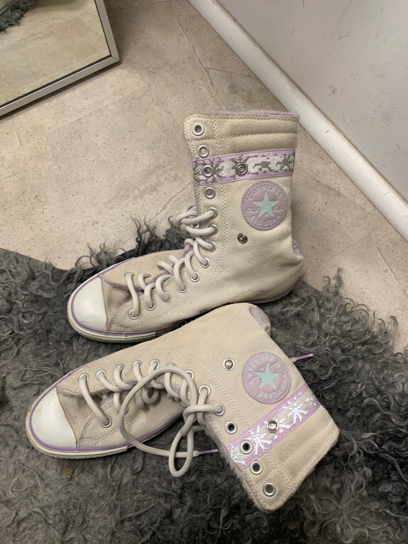 Converse Sneaker 39 Beige mit rosa-lila Fell und Schneeflocken