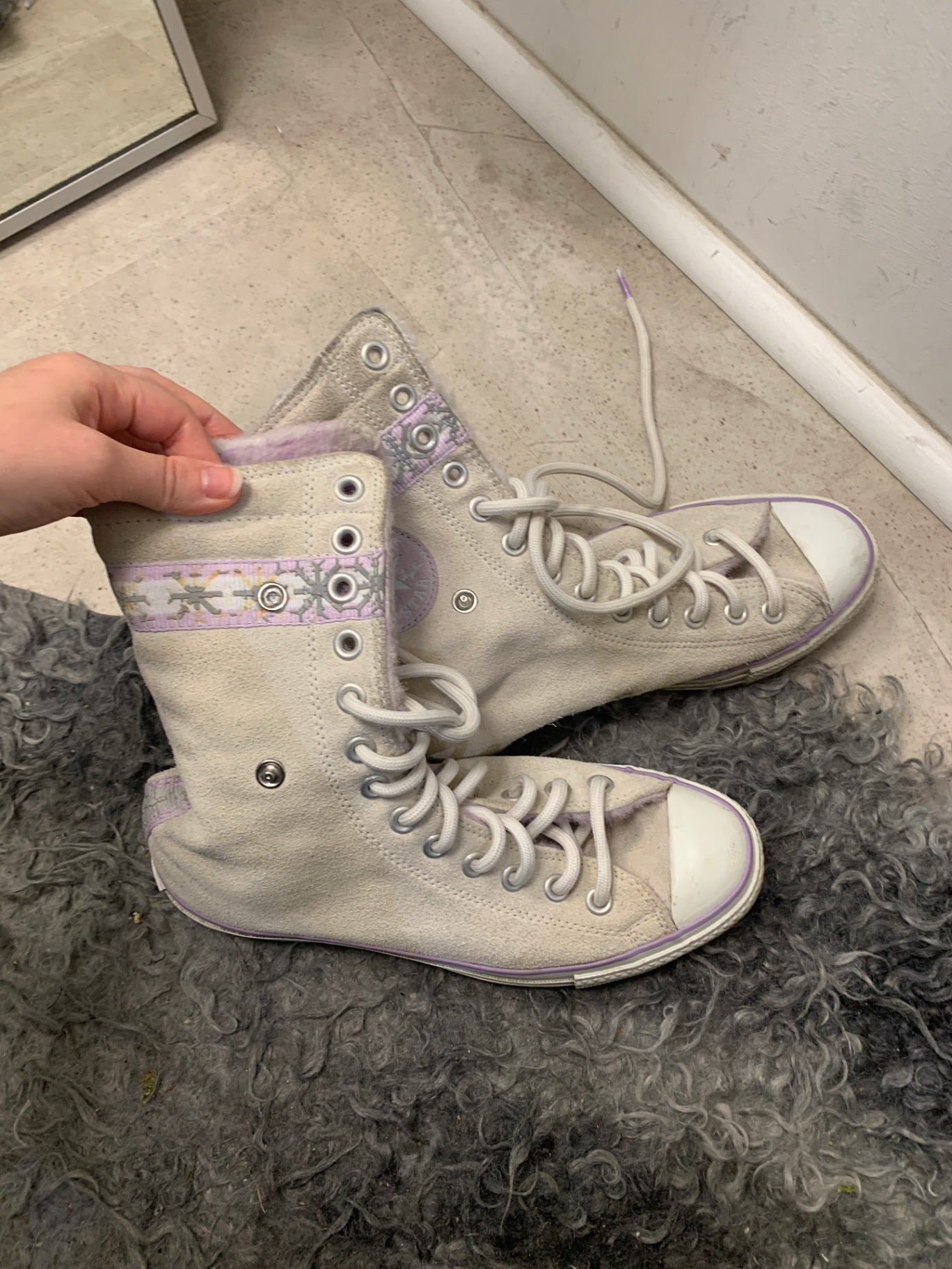 Converse Sneaker 39 Beige mit rosa-lila Fell und Schneeflocken