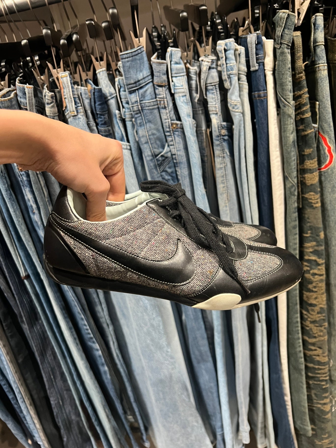 Nike Sneakers 41 Schwarz, mit Muster