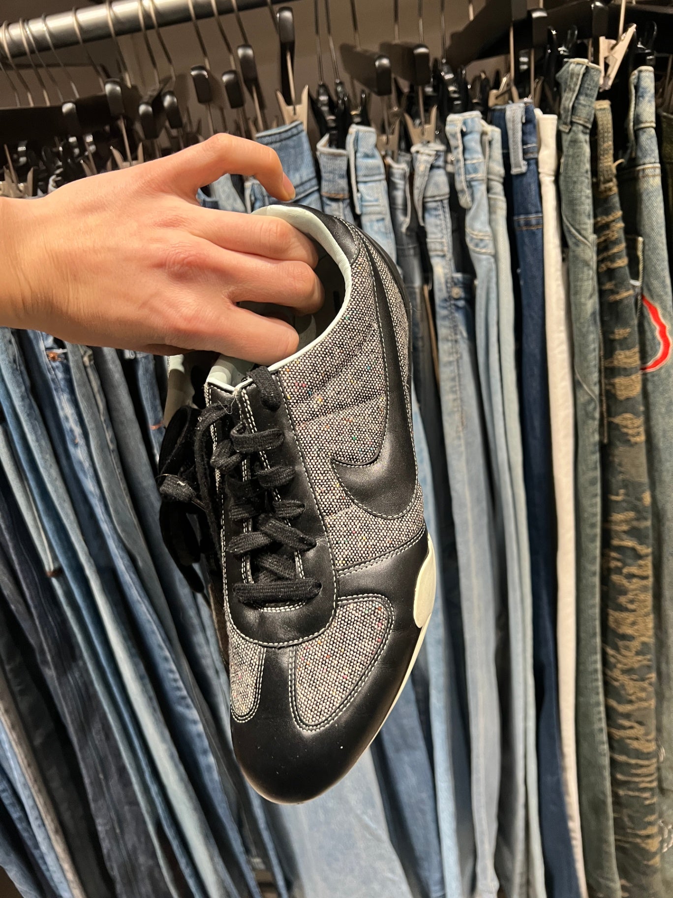 Nike Sneakers 41 Schwarz, mit Muster