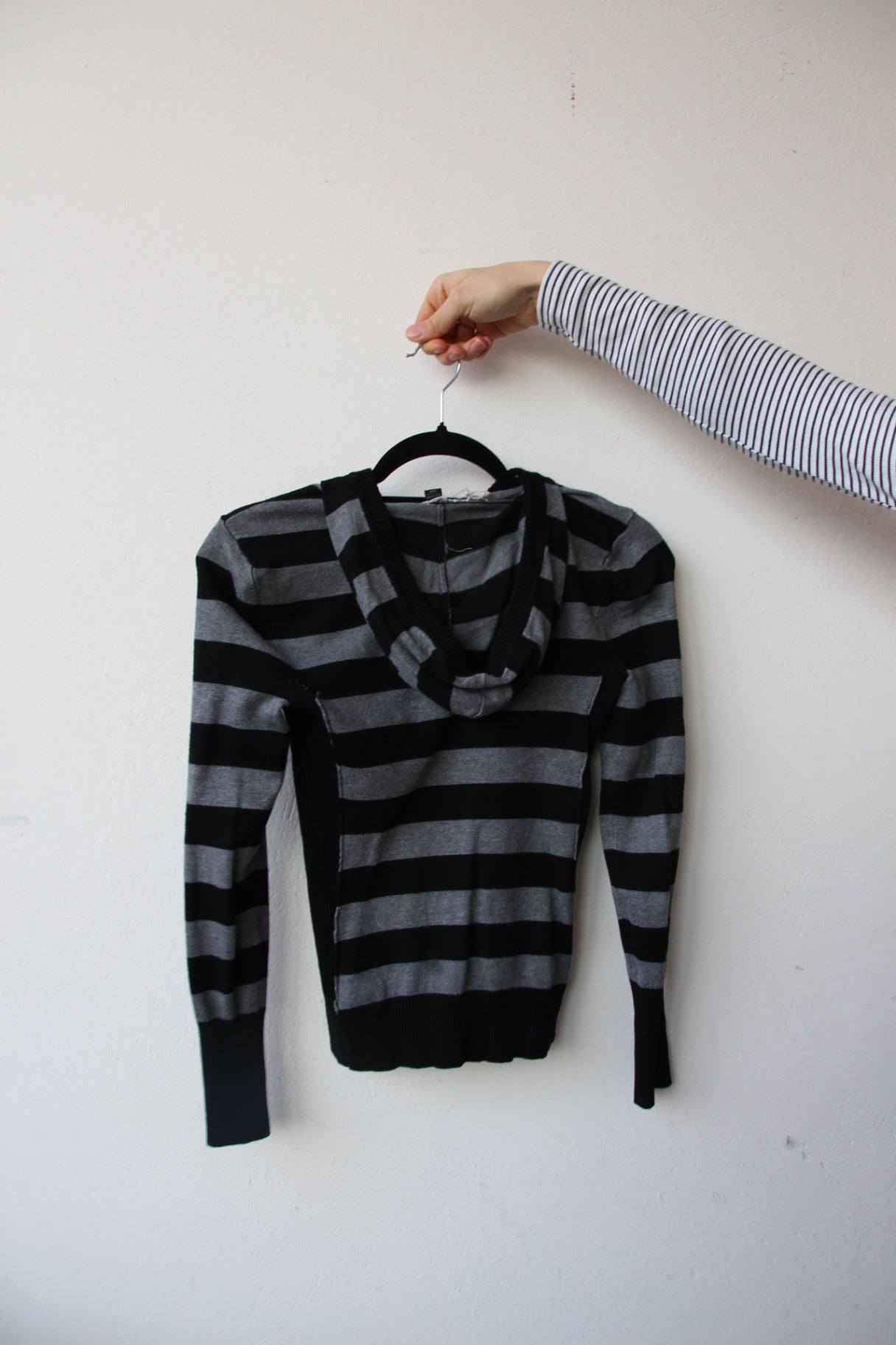 Guess Hoodie Sipper S Grau-Schwarz gestreift