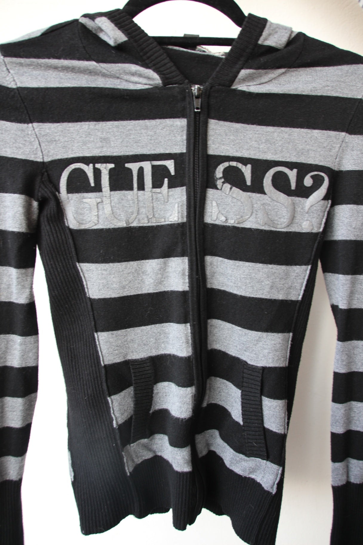 Guess Hoodie Sipper S Grau-Schwarz gestreift