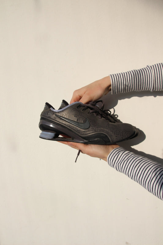 Nike Sportschuhe 40 Dunkelgrau und Schwarz mit Hellblau Akzenten