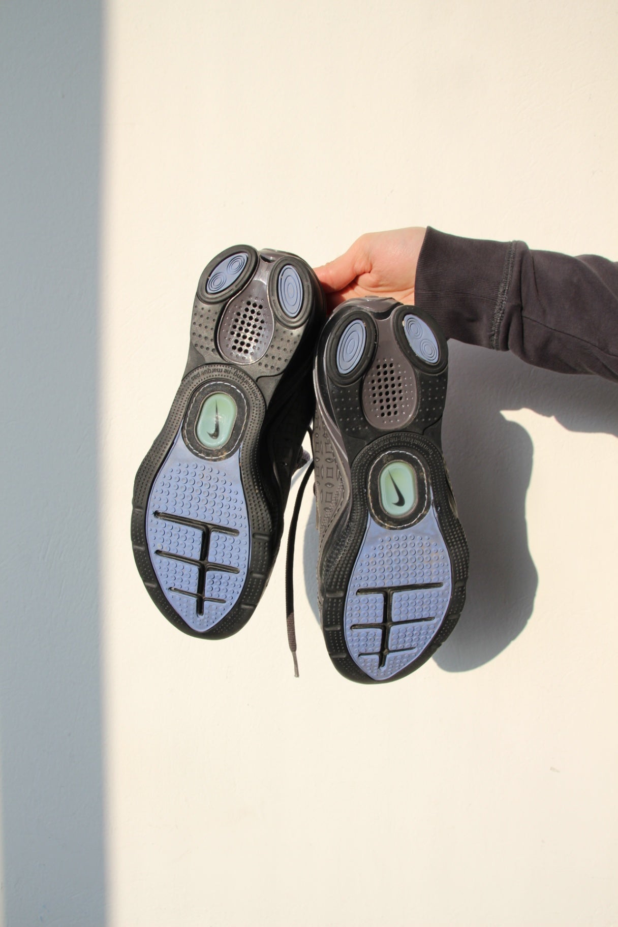 Nike Sportschuhe 40 Dunkelgrau und Schwarz mit Hellblau Akzenten