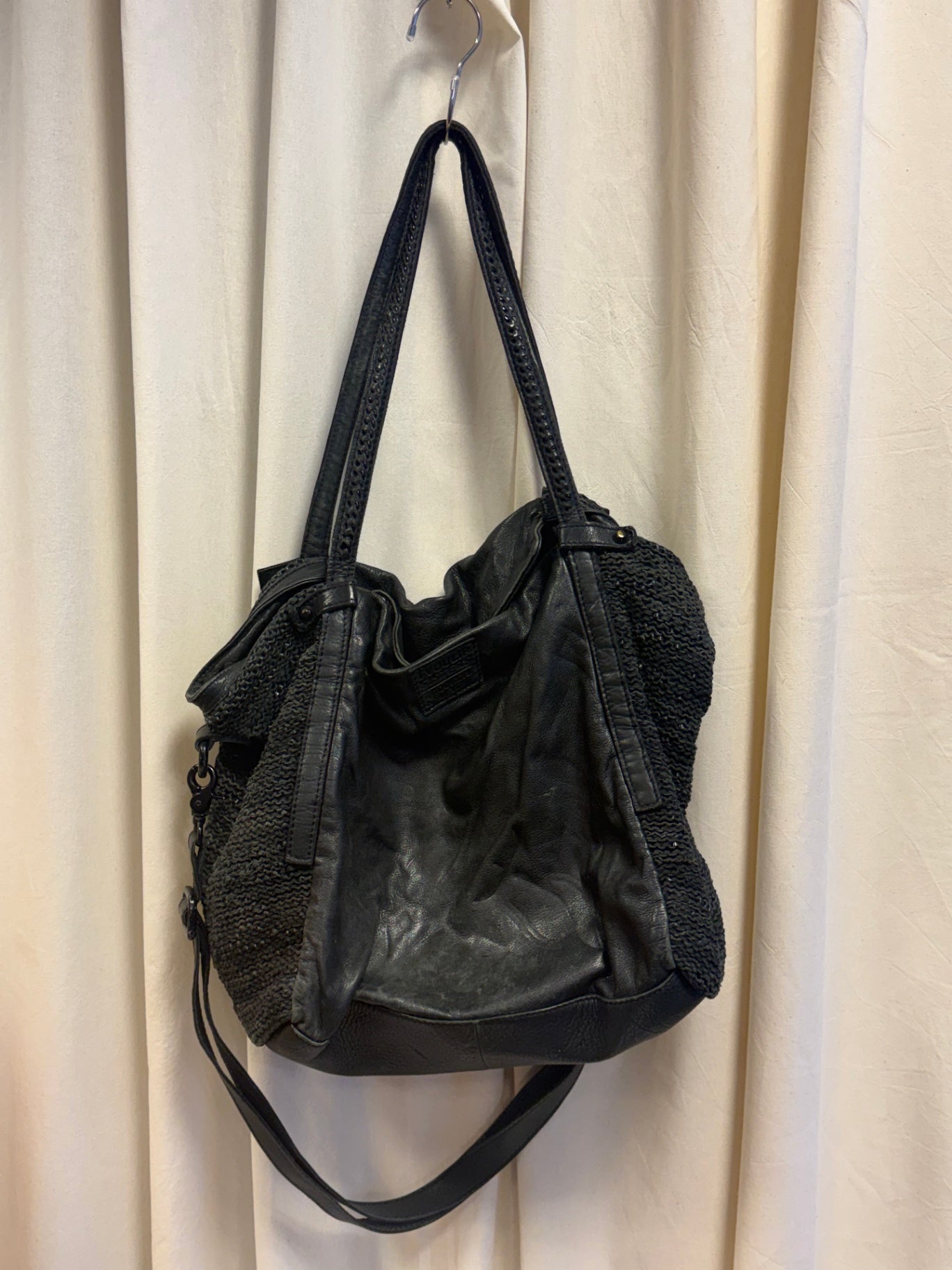 Tyoulip Sisters Brooklyn NY Tasche Schwarz