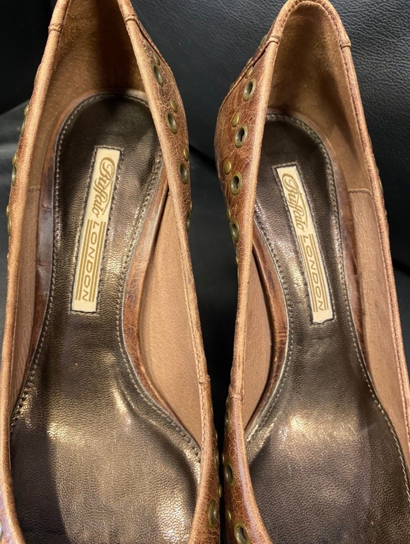Buffalo London Pumps 37 Braun mit Nieten