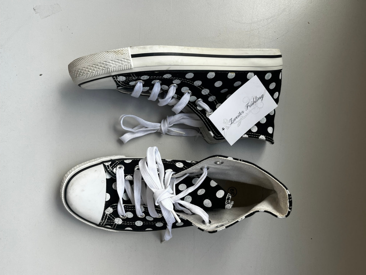 Turnschuhe 39 Schwarz und Weiß