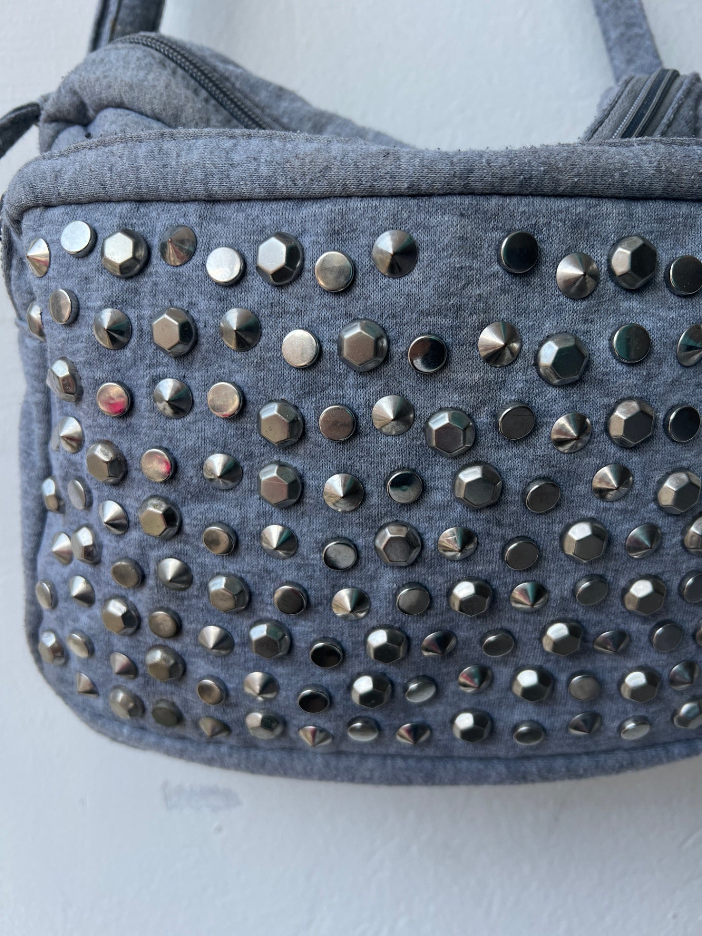 Nieten Tasche Grau