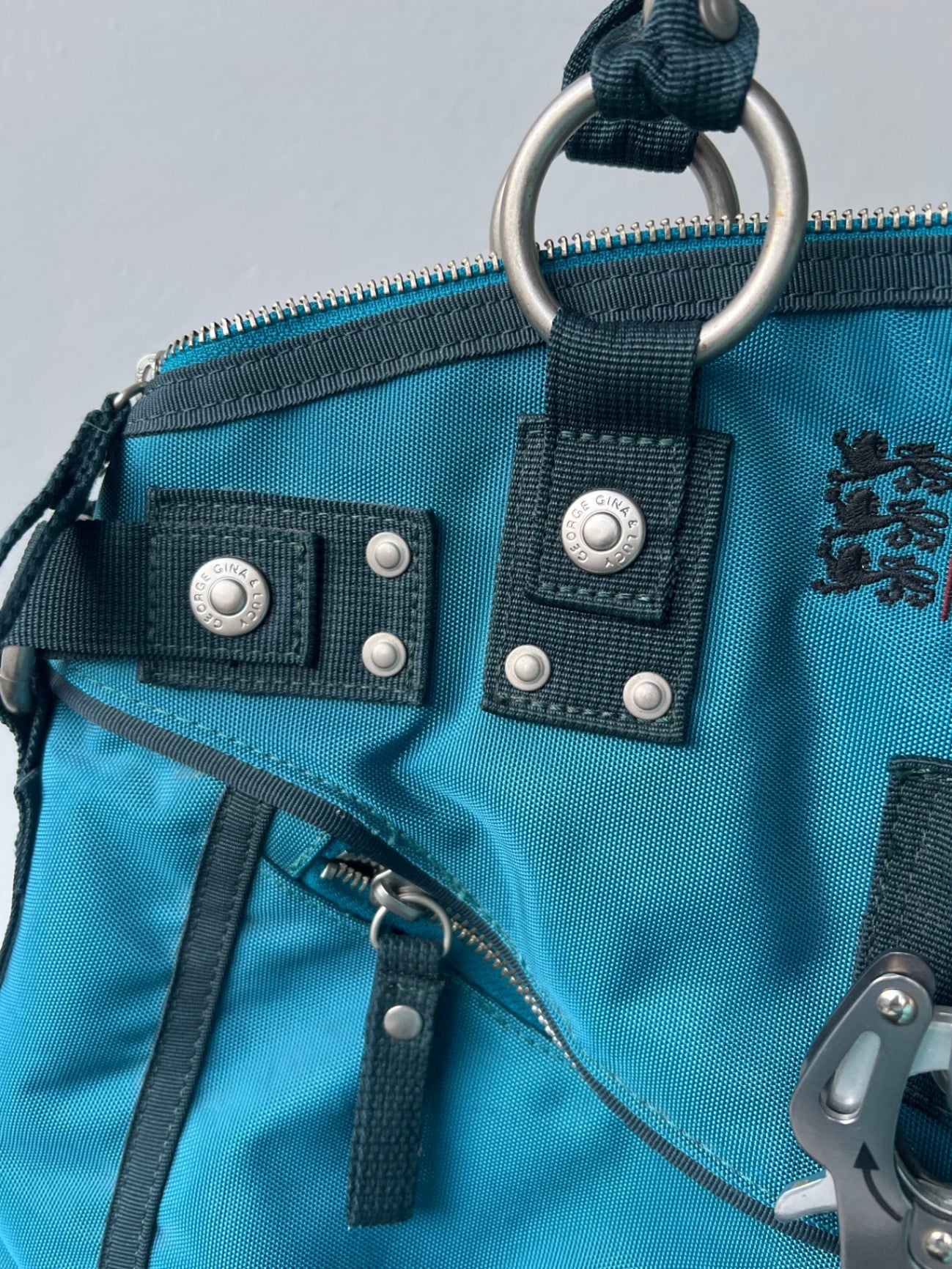 George Gina & Lucy Tasche Blau