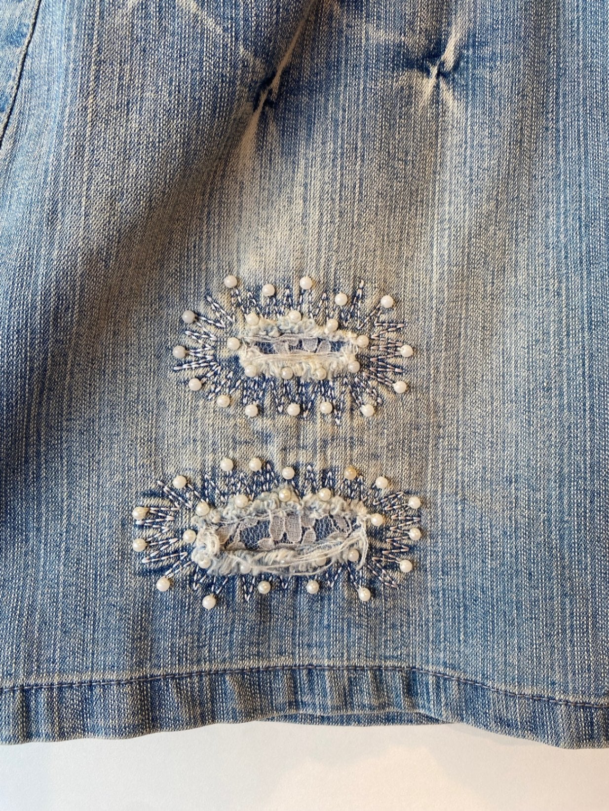 Denim Rock M Hellblau mit Perlen, Pailletten und Spitze