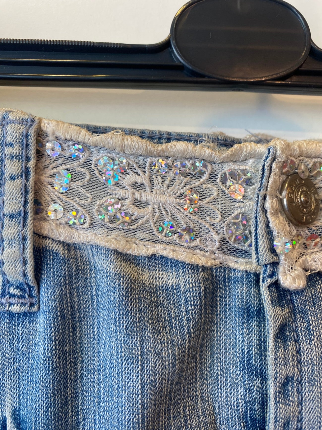 Denim Rock M Hellblau mit Perlen, Pailletten und Spitze