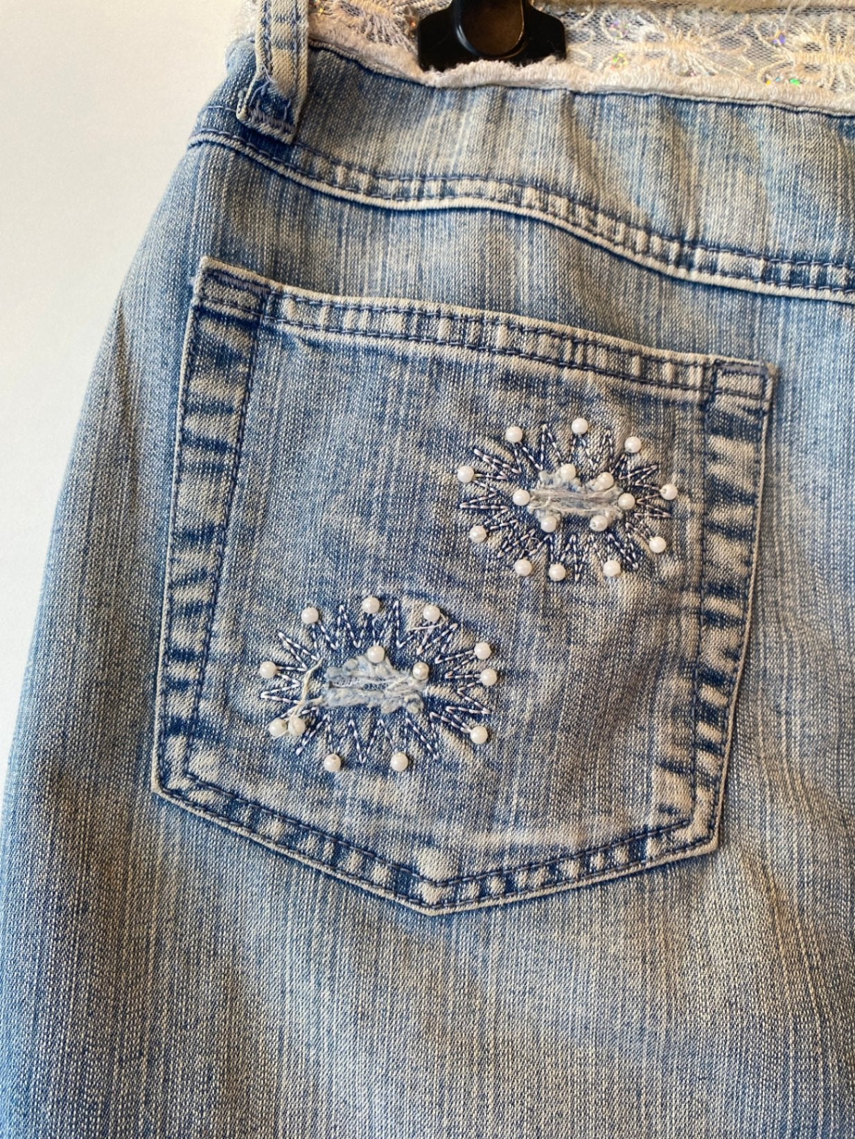 Denim Rock M Hellblau mit Perlen, Pailletten und Spitze