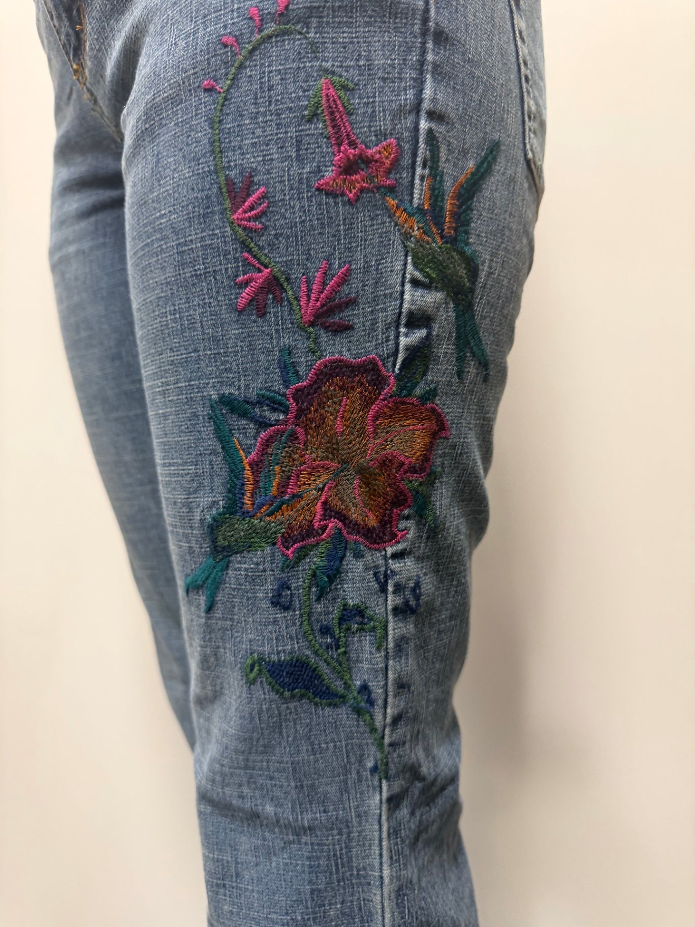 Jeans 34 Blau bestickt