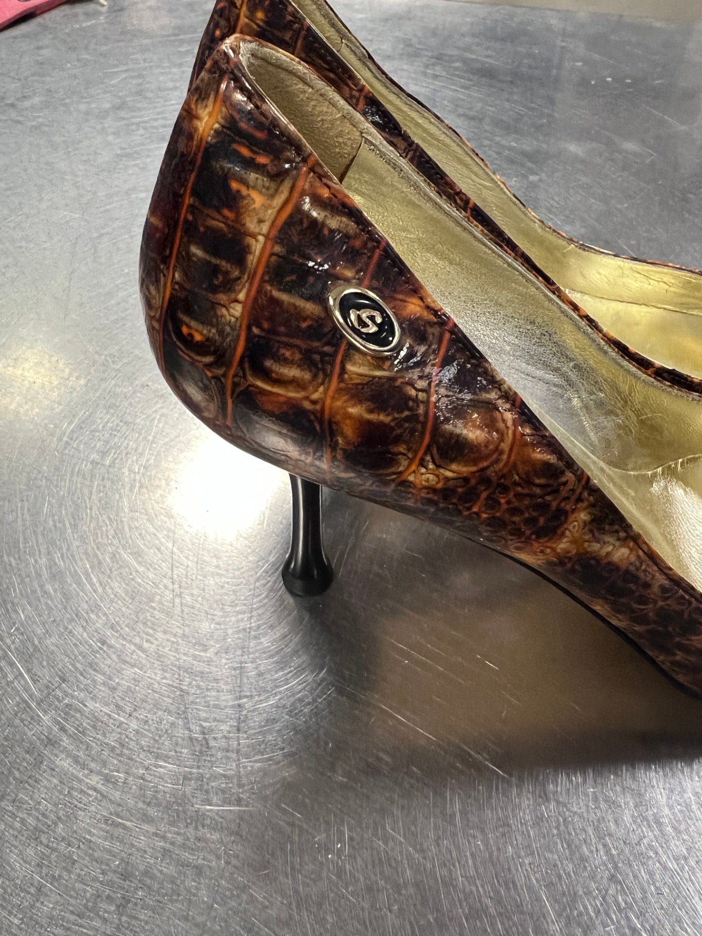 Pumps 37 1/2 Goldbraun Reptiloptik